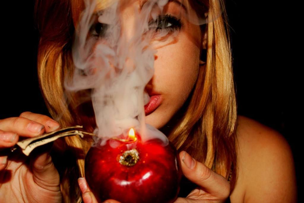 girl smoking apple pipe