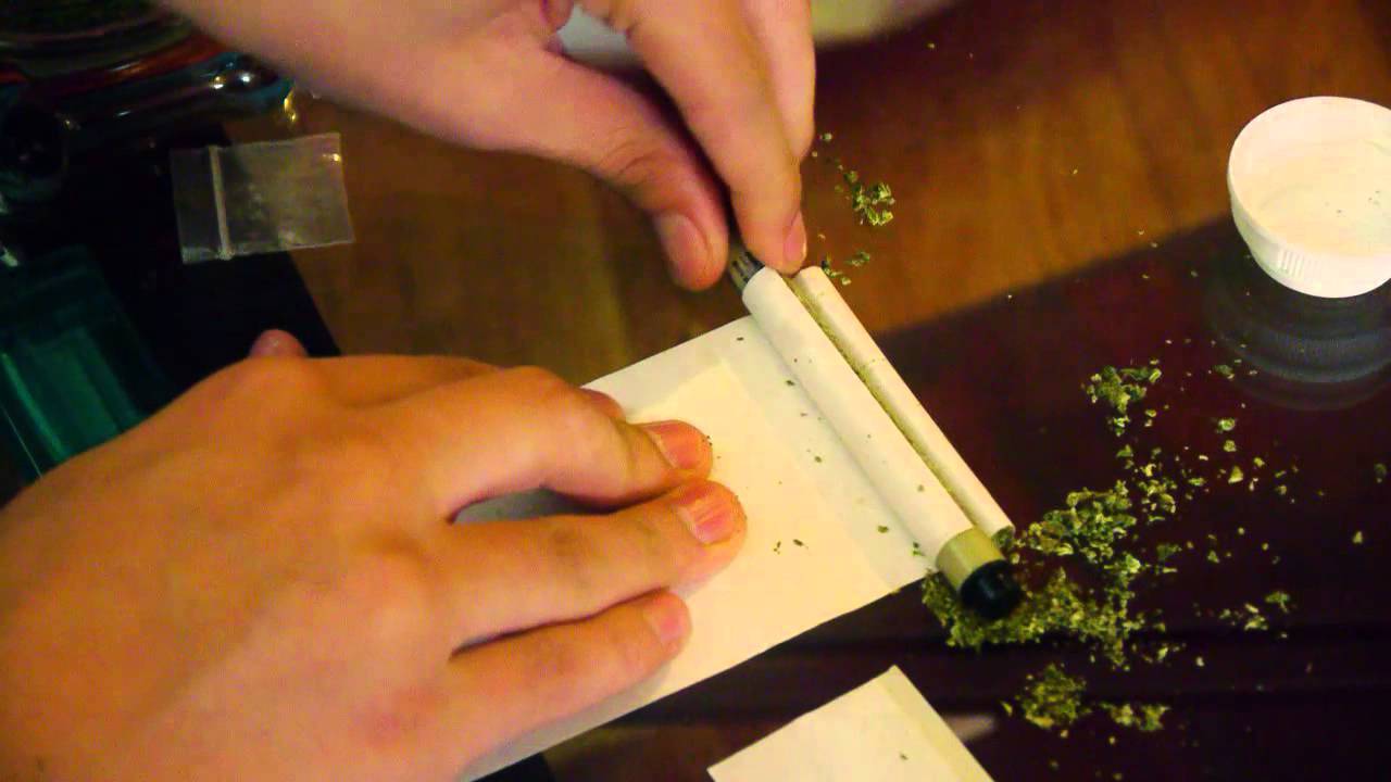 How to Roll a Joint Stoner Things
