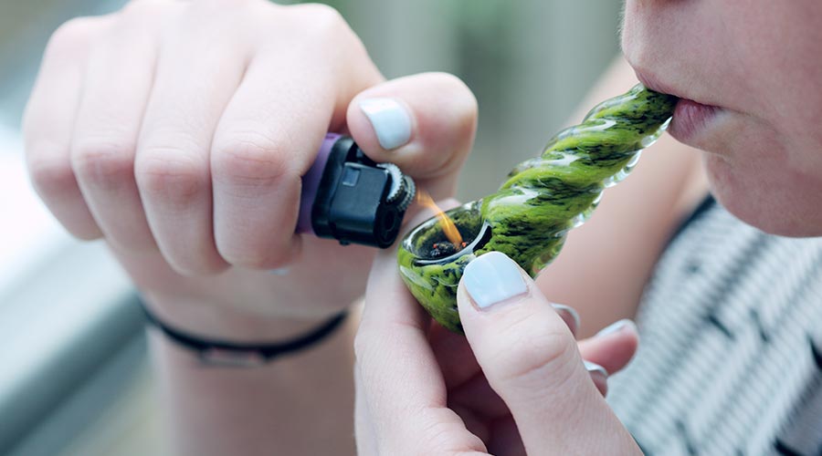 how to clean a weed pipe
